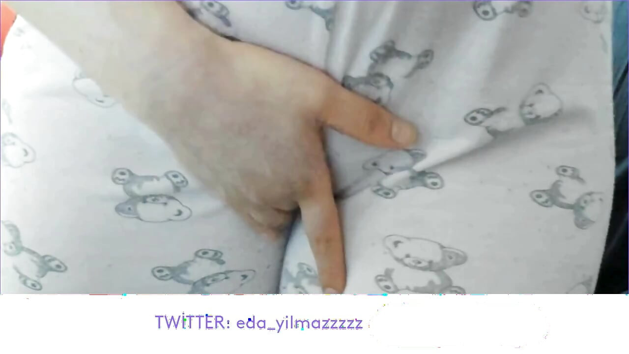 CAMELTOE- MASTURBATE WITH PAJAMA- RUBBING PUSSY WITH PAJAMA
