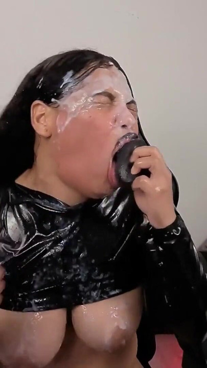 5555 PALMADA MUITO DURA NO MEU ROSTO ENQUANTO EU ENGULO SUAS BOLAS ATÉ MINHA GARGANTA (GARGANTA PROFUNDA, MUITO DURA, MAIS PROFUNDA, | Clipe 1