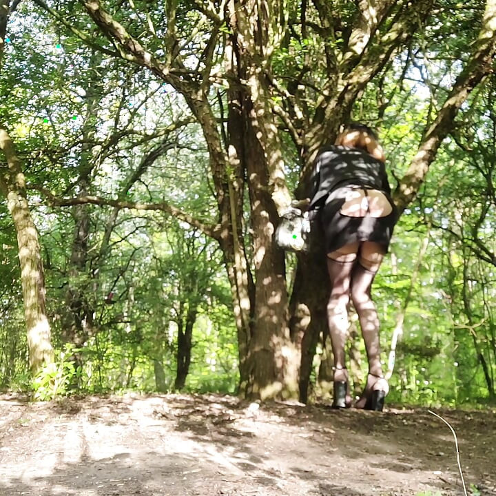 DEN STORA⭕️TURen på Napoleons parkering i Forêt de BRUNOy. Visa upp din JeaN:s minikjol, öppen kopp. VaneSsaBiTCHx PariSChienneTrvprod⁹vm