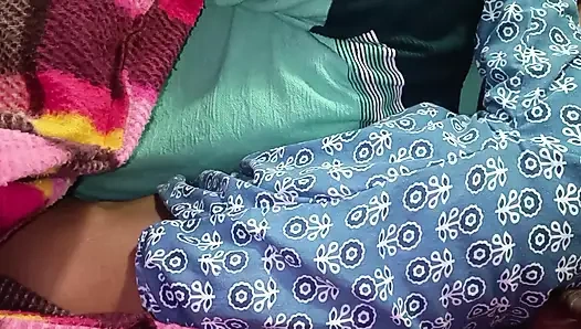 Desi-mädchen 1. Mal Im Haus Des Freundes Gefickt in Klarem Hindi Audio, Volles Virales Video