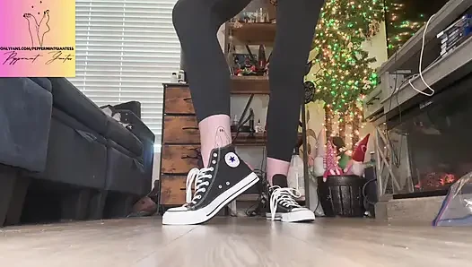 67 Giantess Crams Size 16 Feet in Size 14 Converse