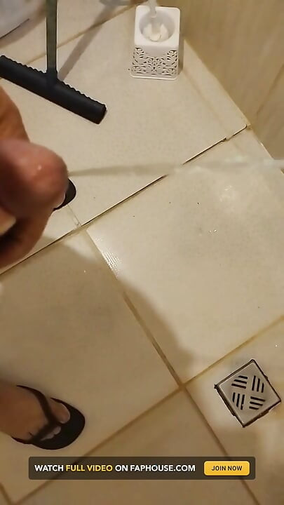 Urine Sneezing in Slow Motion Impresses