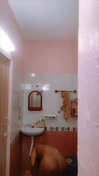 Video de Raji bañándose
