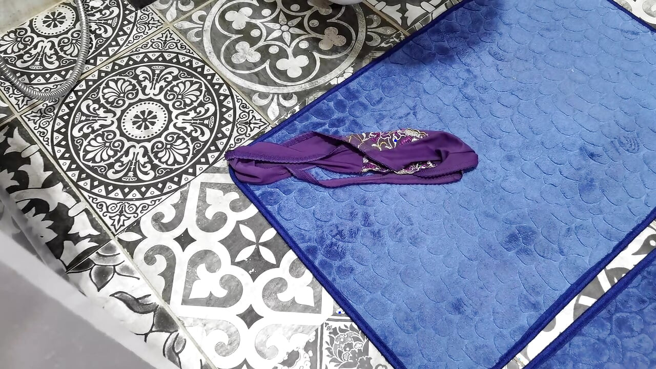 Bị bắt gặp đang ngửi quần lót. Pov nhập vai