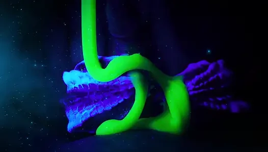 UNSEEN SEX RITUAL FROM ANOTHER DIMENSION! DINOSAURS LICK ON COCK AND MAKE IT CUM!