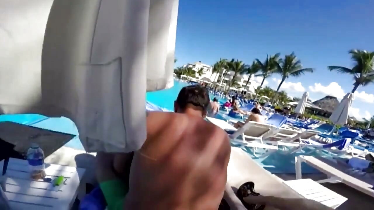 Lindas meninas fodidas na praia por caras com paus duros