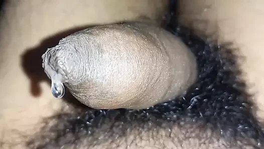 Sıkı sünnet derisi phimosis yarak yakın çekim boşalana kadar döl damlatıyor