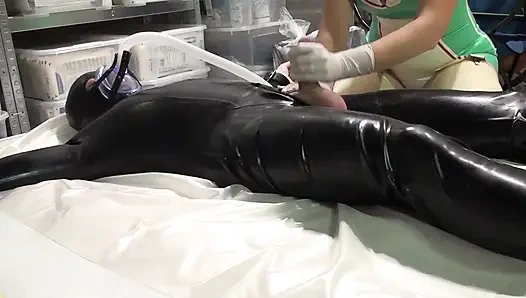 Danielle dokter lateks menguji spermanya