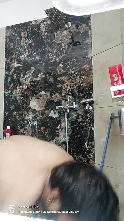 Az indiai desi férfi élvezi a szexet