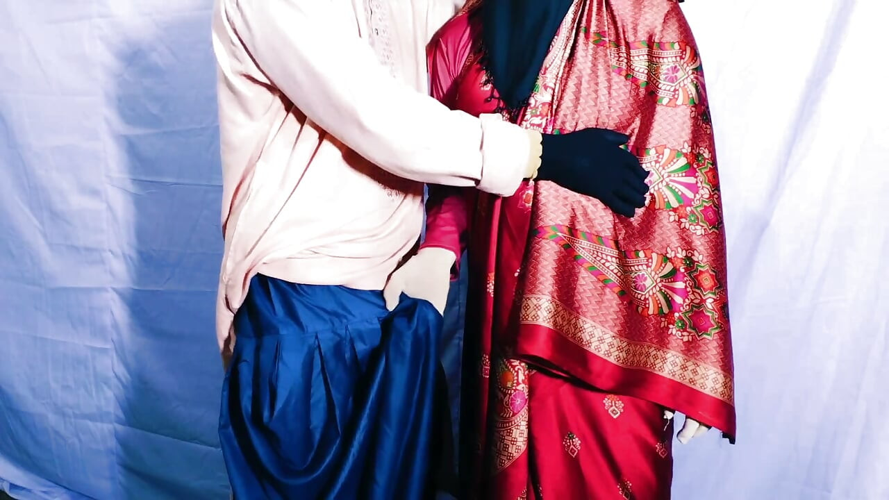 A Indian female tenant pays her house rent by having sexual intercourse with the landlord