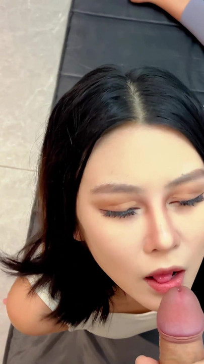 요가를 연습 할 때, 그렇지 않으면 성적 요가가 될 것입니다, 옆에 사람이 없어야합니다. | 클립 3