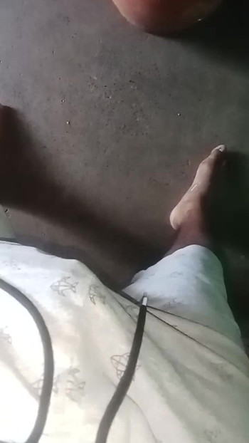 Desi dečko u kući kad je sam.