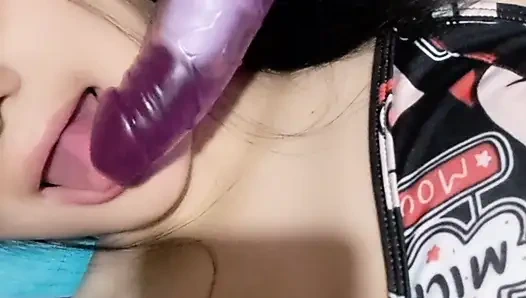 Indian virgin masturbating and extending her ass