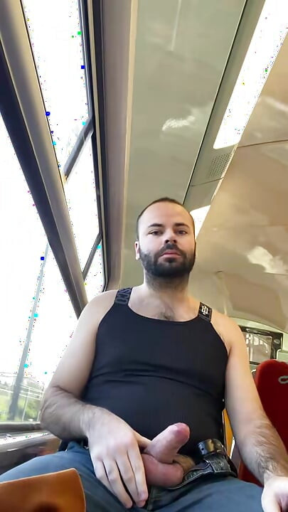 תומאס גודבין מתפאר ברכבת