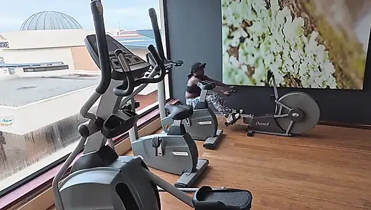 Keringat, Senyum & Mimpi Kunci Kamar