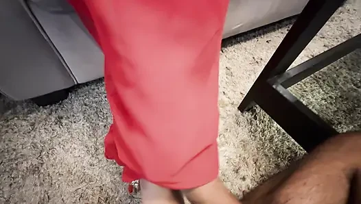 Malkin ke pair daba ke naukar ne seduce Kiya hardcore chudai