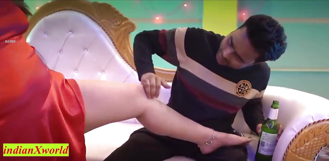 Sex na jednu noc s šéfem kanceláře! Krásná dívka žhavý sex