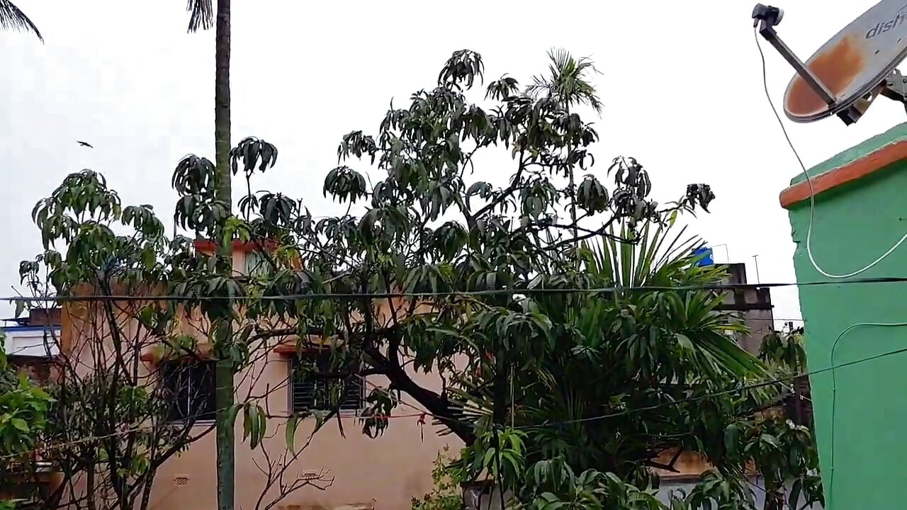 Apne he stepsister ki friend ko virgin pussy fuck kiya or pussy ros nikal kar jiv se chata,gud ki ros pilaya..