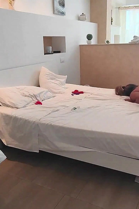 Une salope mariée trompe son mari pour satisfaire ses désirs sexuels, je vais venir ! J’arrive!