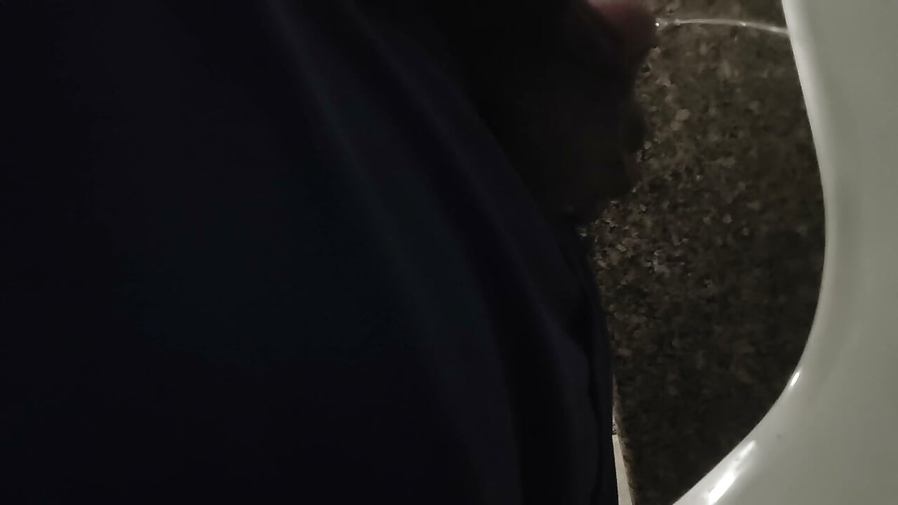 tamil boy piss at public toilet