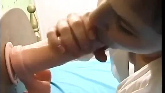Лесбиянки занимаются страстным сексом в любительском видео