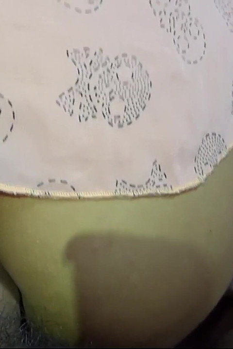 Une latina amateur se fait baiser par son mari avec un gode et une bite pour le cul