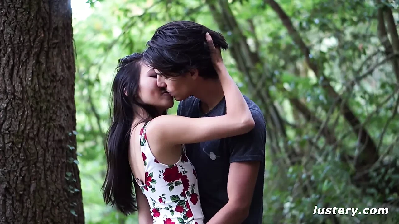 Intense Oral Sex and Hardcore Fucking In the Woods