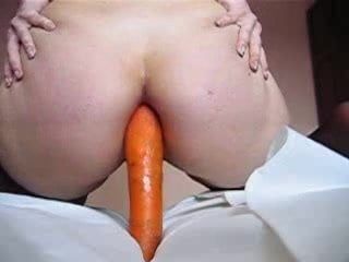 Морковь в ее заднице