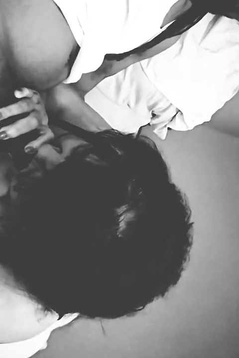 Οι Γαμιόλες Απολαμβάνουν το Αγαπημένο τους Ποτό