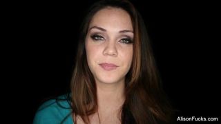 Dans les coulisses, du plaisir avec la plantureuse Alison Tyler