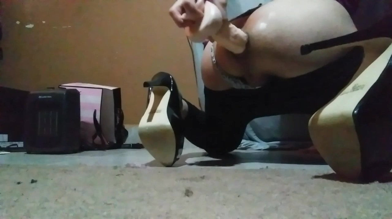 sissy slut fucks dildo