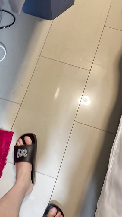 Jasmica, o femeie latino frumoasă cu un cur mare, labă cu picioarele și venerare de picioare cu iubitul surorii mele vitrege