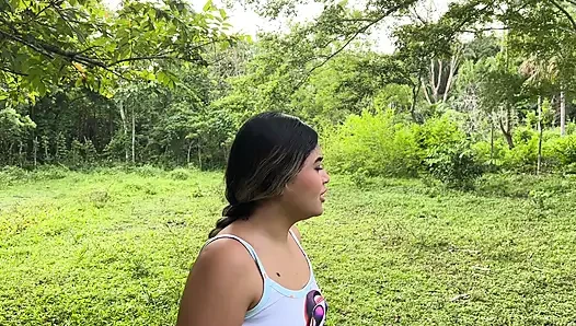 Tetangga petani saya menginginkan susu segar dan saya menawarkannya susu saya