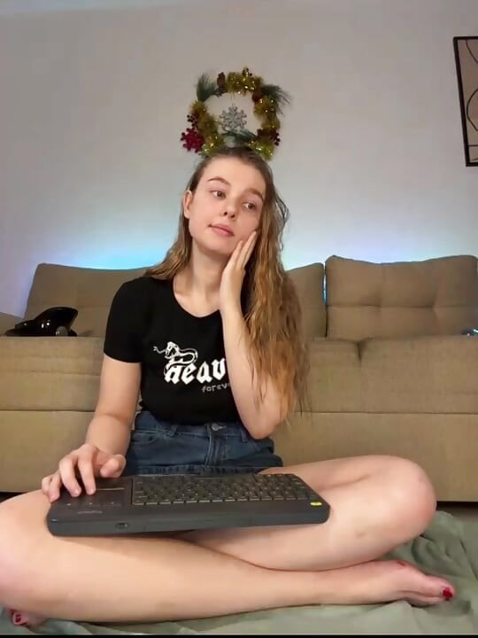 Jucielussie fingering her tight pussy with lovense