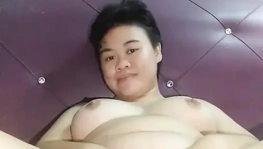 Versuche, meine enge muschi zu dehnen, das macht mich so geil