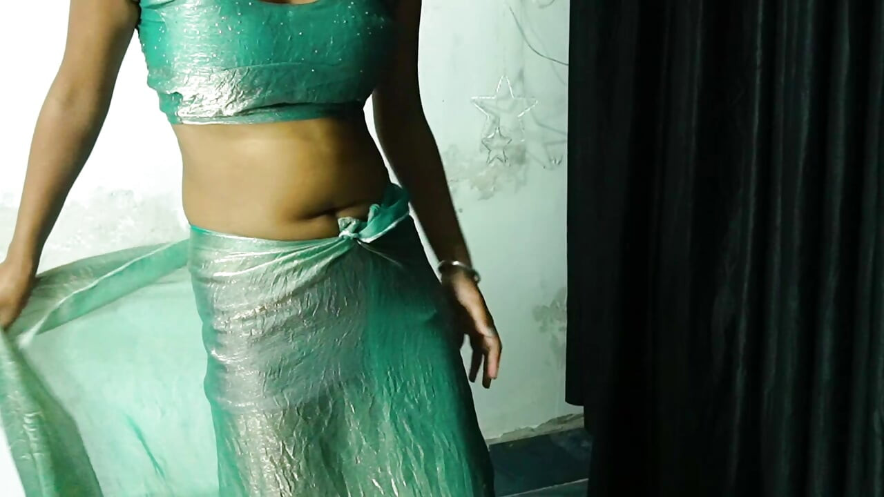 Enge muschi desi Bhabhi in Sari hart gefickt von Devar in Hindi Audio