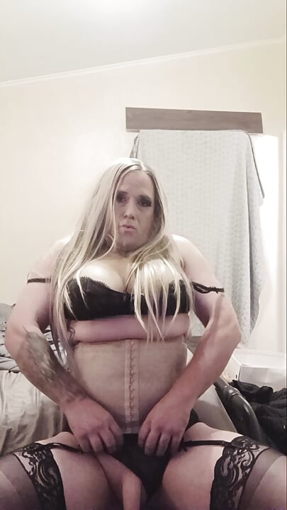 Crossdressing slut cums on herself