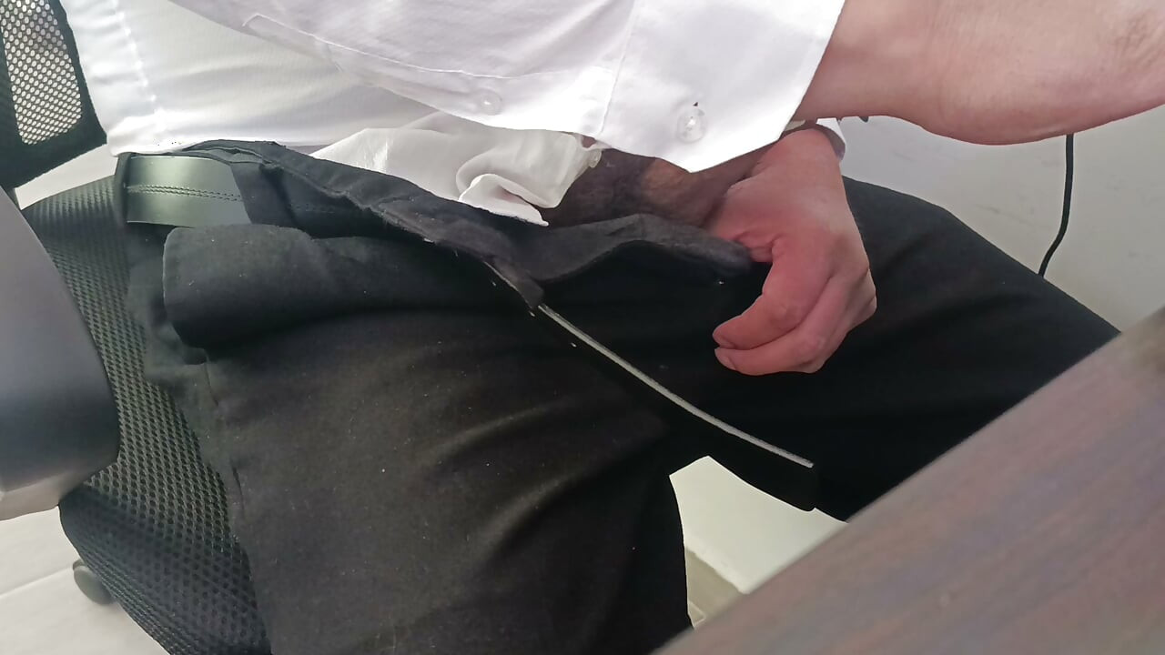 在辦公室自慰