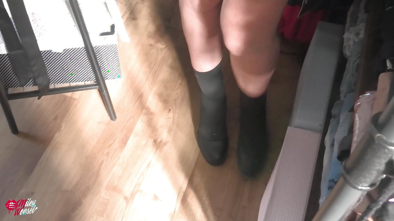 Het blond slampa med kåt analplugg i rumpan får tjock creampie