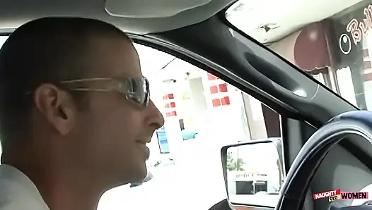 Abholkünstler macht sein bestes, um die blonde schlampe Regan anthony zum kommen zu bringen