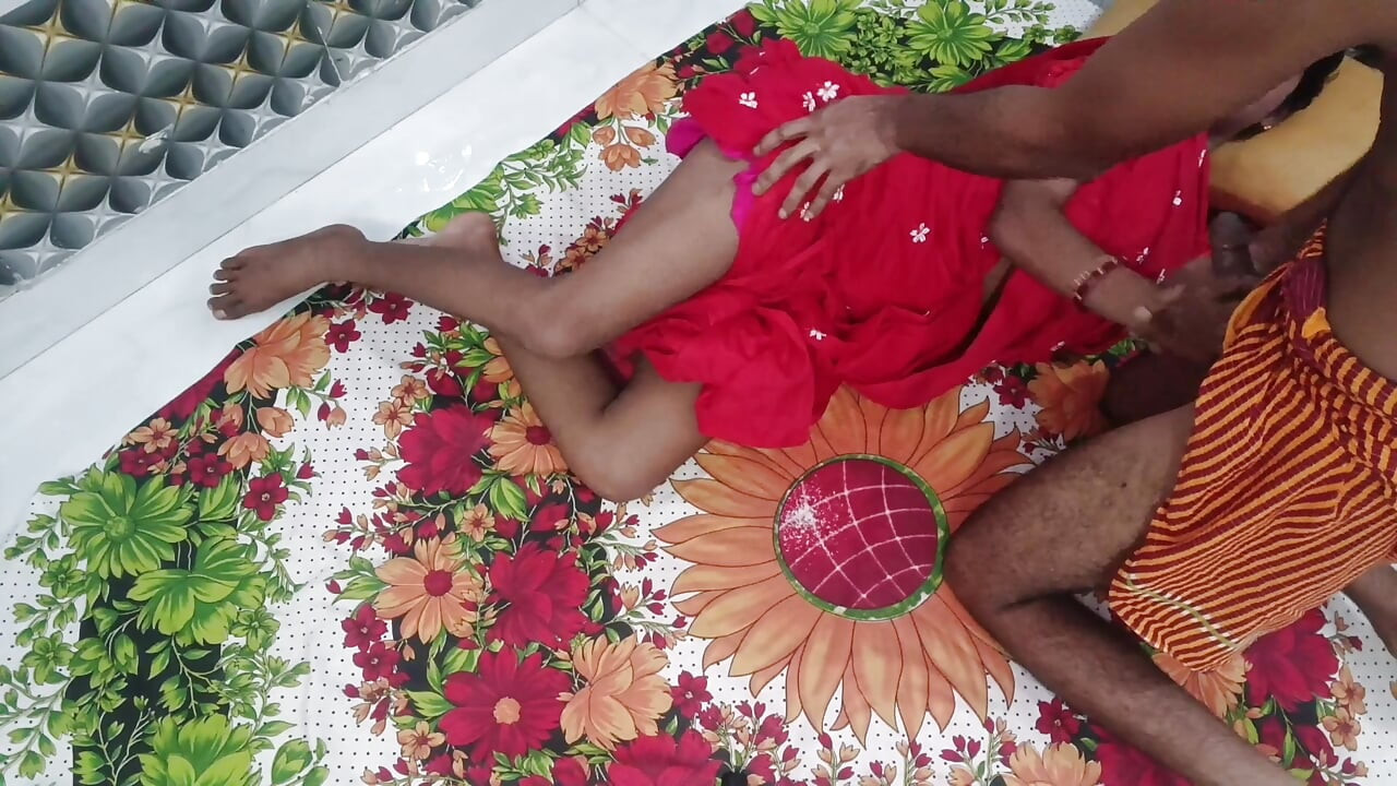 Todellinen Desi Bhabhi punainen mekko hardcore seksisessio Devarin kanssa
