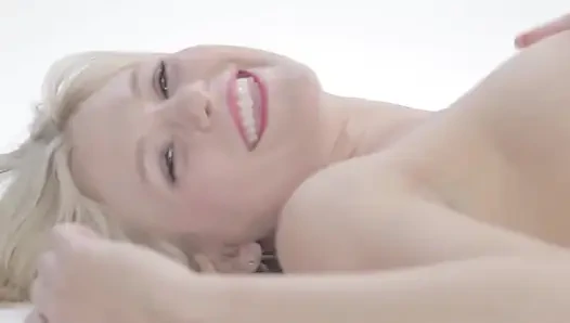 Perfect blonde of desire