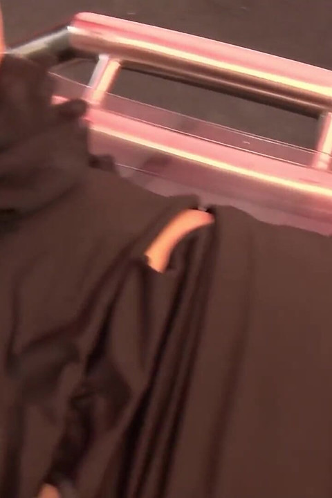 Duas mulheres com tesão querem paus grandes para foder e gozar