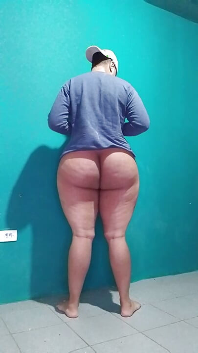 커다란 엉덩이와 건방진 페보이는 창녀가 될 운명이었다