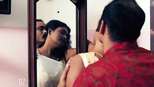 Новобрачных жену трахнул после ванны ее DEWAR RAW, хинди аудио