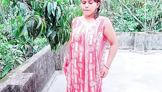 Pati ke bahar jane ke baad Bhabhi ne naya brah lene ke bahane ghar me bula kar kiya sex