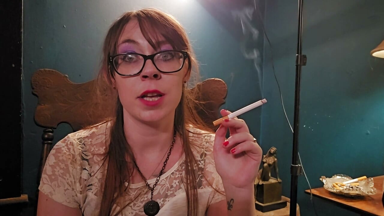 Aku memang hisap rokok banyak sangat