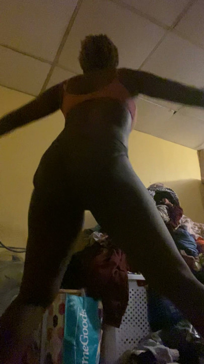 FREAKY Twitter  TeenTwerking Fat Ass