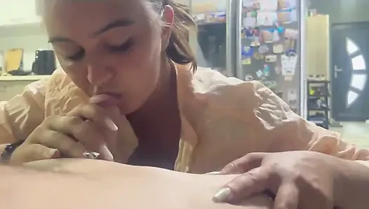 Blowjob di kolam renang dan kemudian kami pulang ke rumah untuk melanjutkan