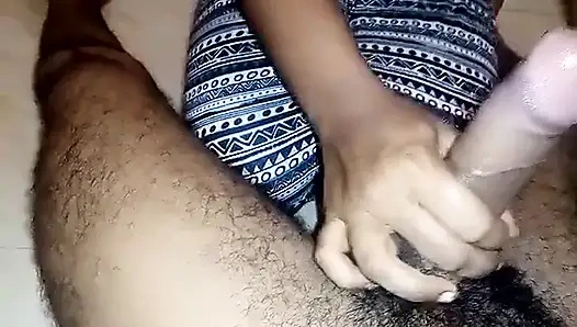 Cewek india dengan kontol besar ini dientot habis-habisan sampai dicrot di muka!